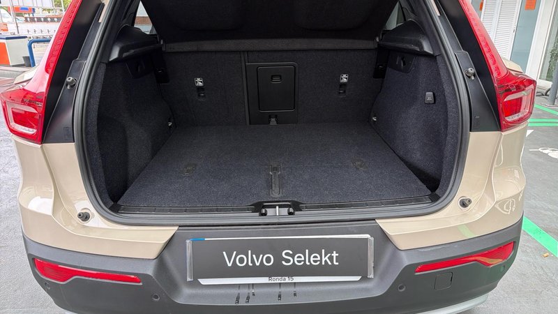 Volvo XC40 2025, foto 14
