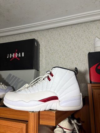 Jordan 12 Blancas y Rojas Talla 42