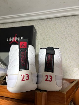Jordan 12 Blancas y Rojas Talla 42