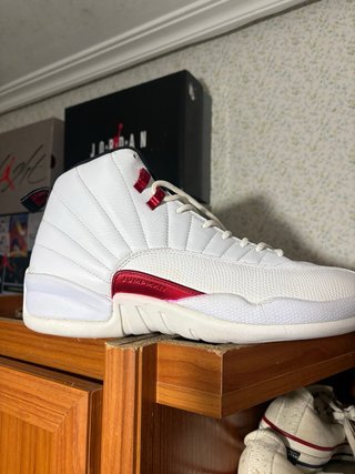 Jordan 12 Blancas y Rojas Talla 42