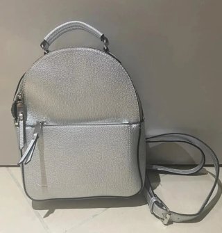 Mochila plateada