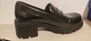 Zapatos de tacón negros para mujer