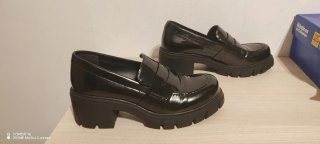 Zapatos de tacón negros para mujer