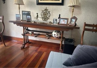 Mesa de comedor de madera