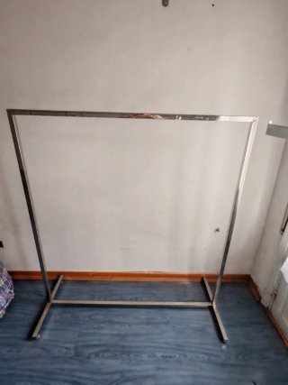 Perchero Metálico Tienda Plataforma