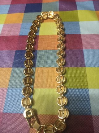 Collar da donna con cristalli e metallo dorato