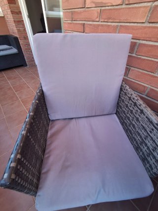 Mesa y sillas de terraza ratán cristal