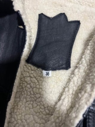 Chaqueta Cuero Negra con Forro Beige Talla M