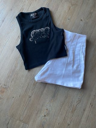 Canotta Bershka nera e shorts Zara bianchi M