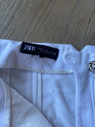 Canotta Bershka nera e shorts Zara bianchi M