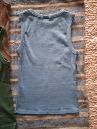 1 Stradivarius. 3 Camisetas sin estrenar Talla S