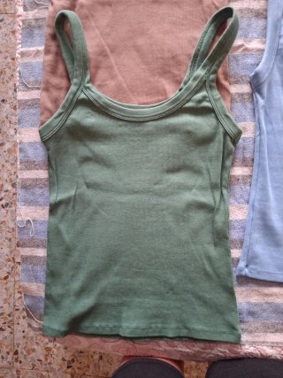 1 Stradivarius. 3 Camisetas sin estrenar Talla S