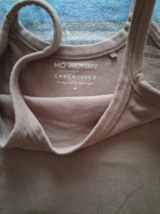 1 Stradivarius. 3 Camisetas sin estrenar Talla S