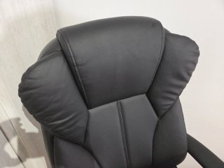 Silla de oficina tipo gaming negra