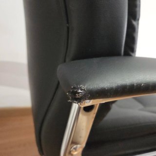 Silla de oficina tipo gaming negra