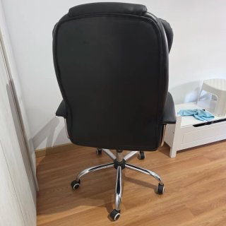 Silla de oficina tipo gaming negra