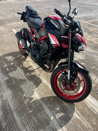 Kawasaki Z900 full  2024 Negra y Roja