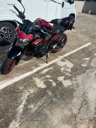Kawasaki Z900 full  2024 Negra y Roja