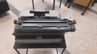 Máquina de escribir Olivetti Línea 98