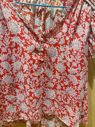 Camiseta fina estampada roja y blanca