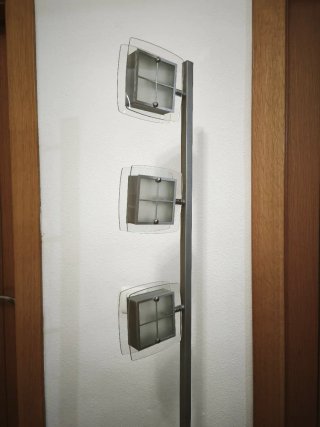 Lámpara de pie moderna con luz autorregulable
