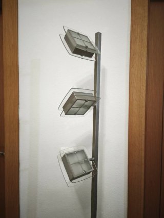 Lámpara de pie moderna con luz autorregulable