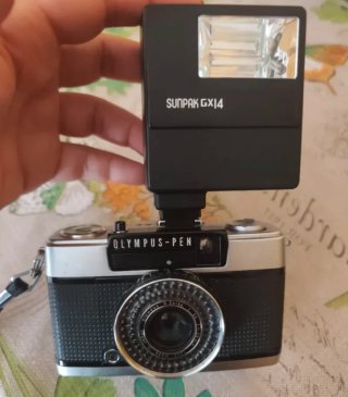 Olympus Pen EE-3 Fotocamera + Flash Sunpak GX14