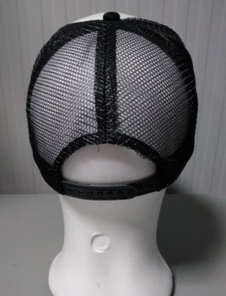 Gorra Trucker Akira Blanca y Negra