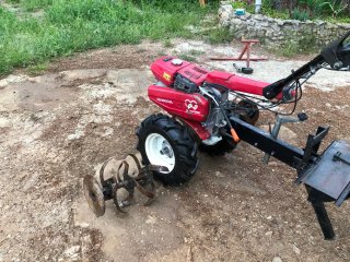 Motocultor Honda con remolque
