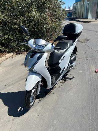 Honda SH 125i Scooter Blanca 43067 km.