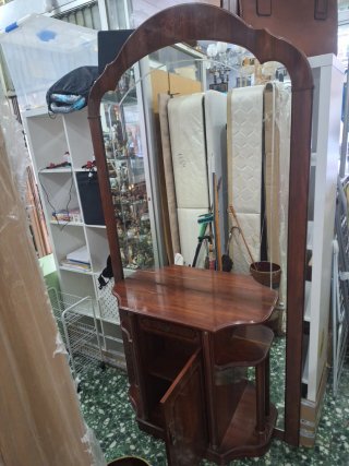 Mueble de entrada con espejo