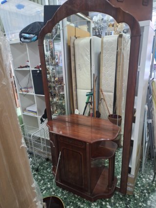 Mueble de entrada con espejo