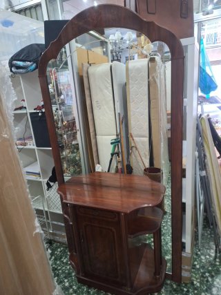 Mueble de entrada con espejo