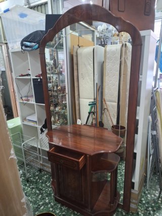 Mueble de entrada con espejo