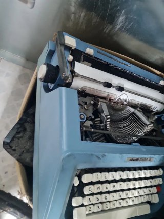 Máquina de escribir Olivetti Studio 46