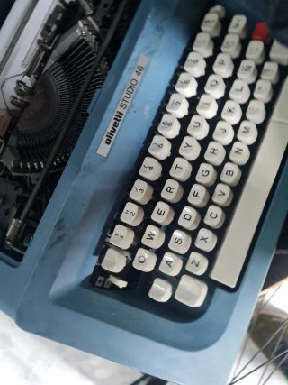 Máquina de escribir Olivetti Studio 46