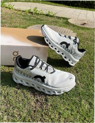 On Cloudmonster Blancas EU39