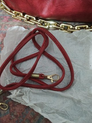 Borsa a tracolla con catena dorata