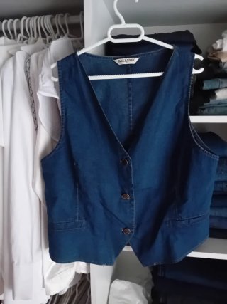 Chaleco y regalo 2 prendas