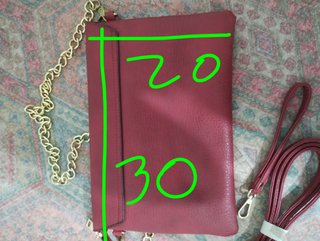 Borsa a tracolla bordeaux con catena dorata