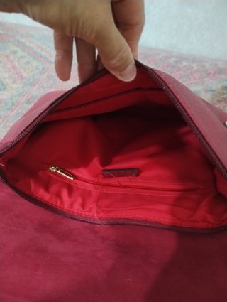 Borsa a tracolla bordeaux con catena dorata
