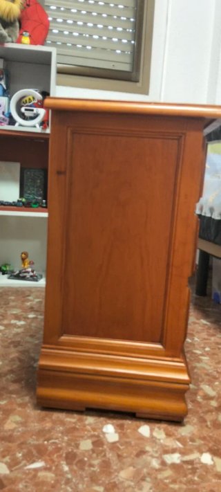 Mesita de noche de madera