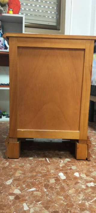 Mesita de noche de madera