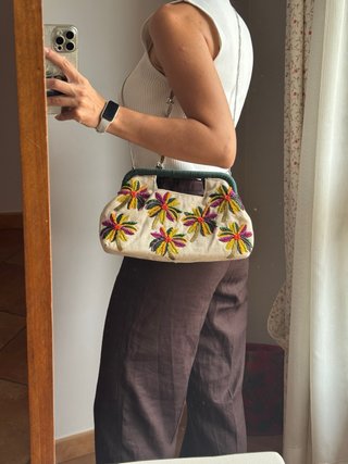 Bolso Zara Pouch Flores Bordadas