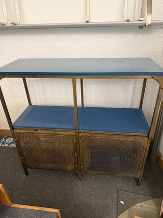 Mueble Metálico con Puertas de Rejilla