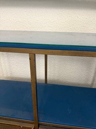 Mueble Metálico con Puertas de Rejilla