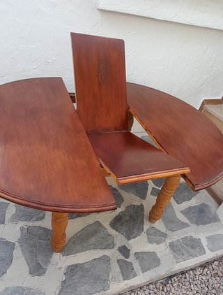 Conjunto mesa redonda y 6 sillas madera
