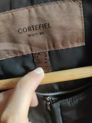 Chaqueta Cortefiel acolchada azul y negra