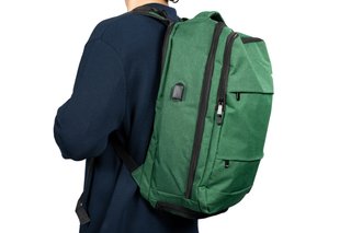 Mochila de viaje verde con USB