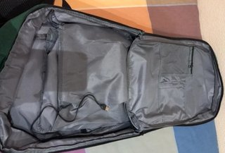 Mochila de viaje verde con USB